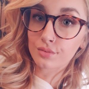 Meet your Posher, Elizabeth